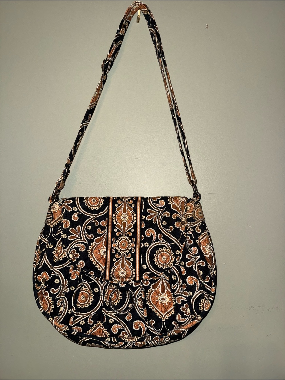 Vera Bradley Saddle Up Crossbody Bag in Cafe Latte. Quilted Paisley Crossbody